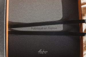 Tarifs, Livre + coffret artisanal en bois et toile.