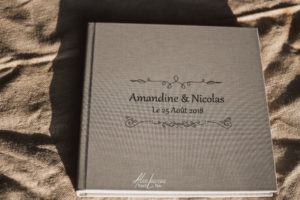 Tarifs, Livre + coffret artisanal en bois et toile.